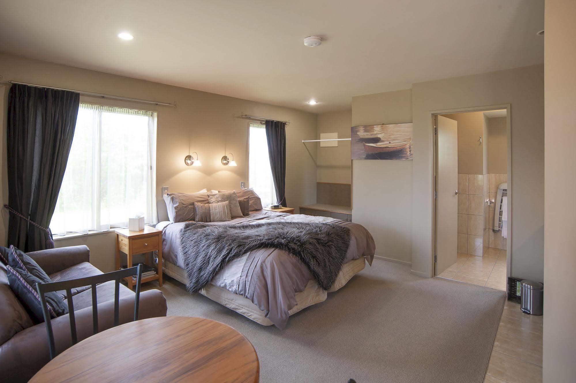 Blue Ridge Studios And Bed & Breakfast Te Anau Luaran gambar